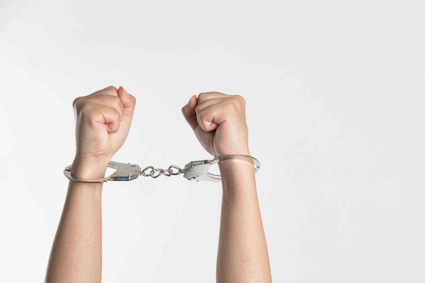 Can Volunteer Church Security Teams Use Handcuffs?